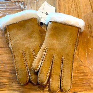 NEW Ugg Women’s Shearling Gloves